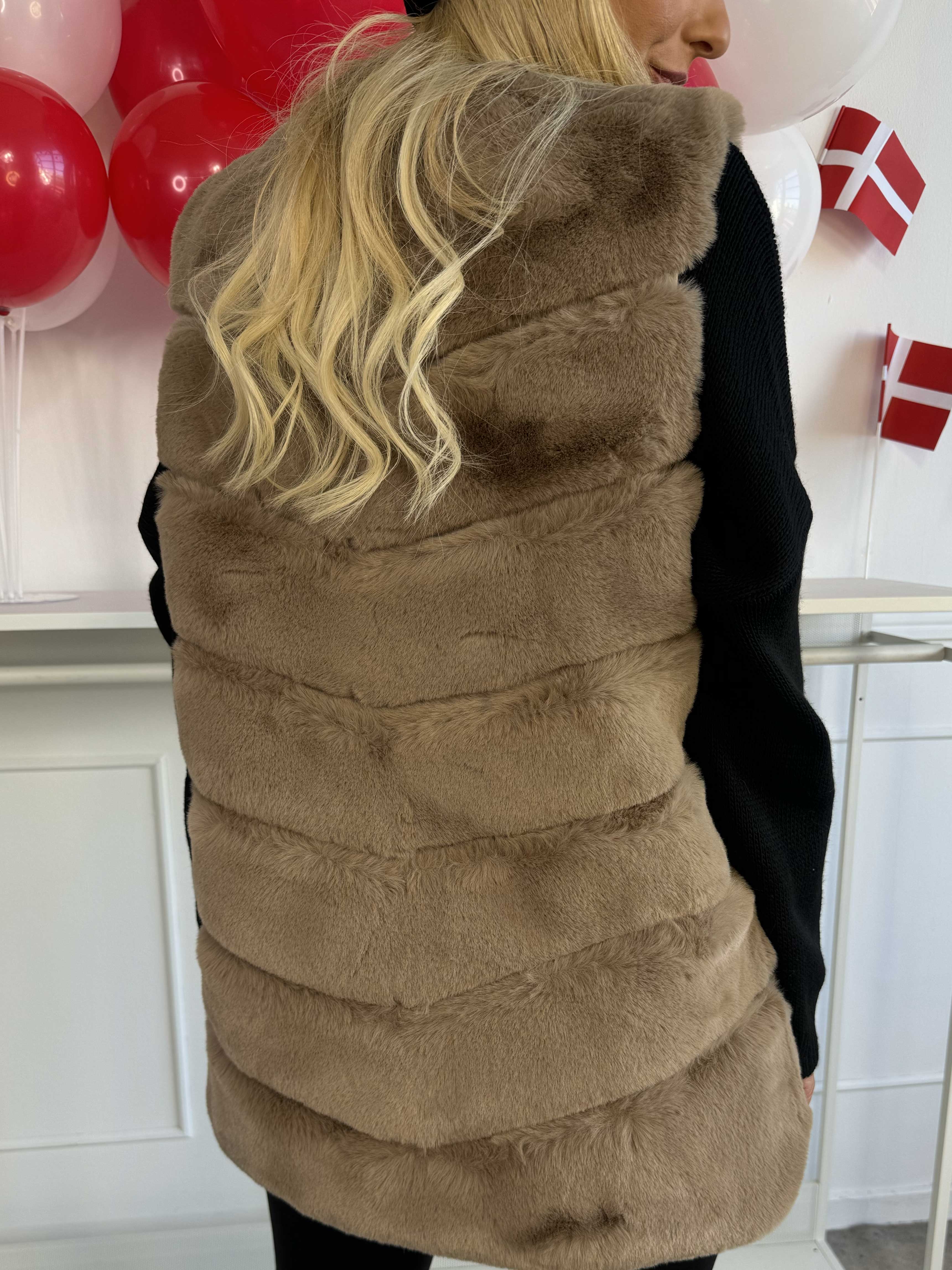 Chiara - Mjuk fuskpälsväst